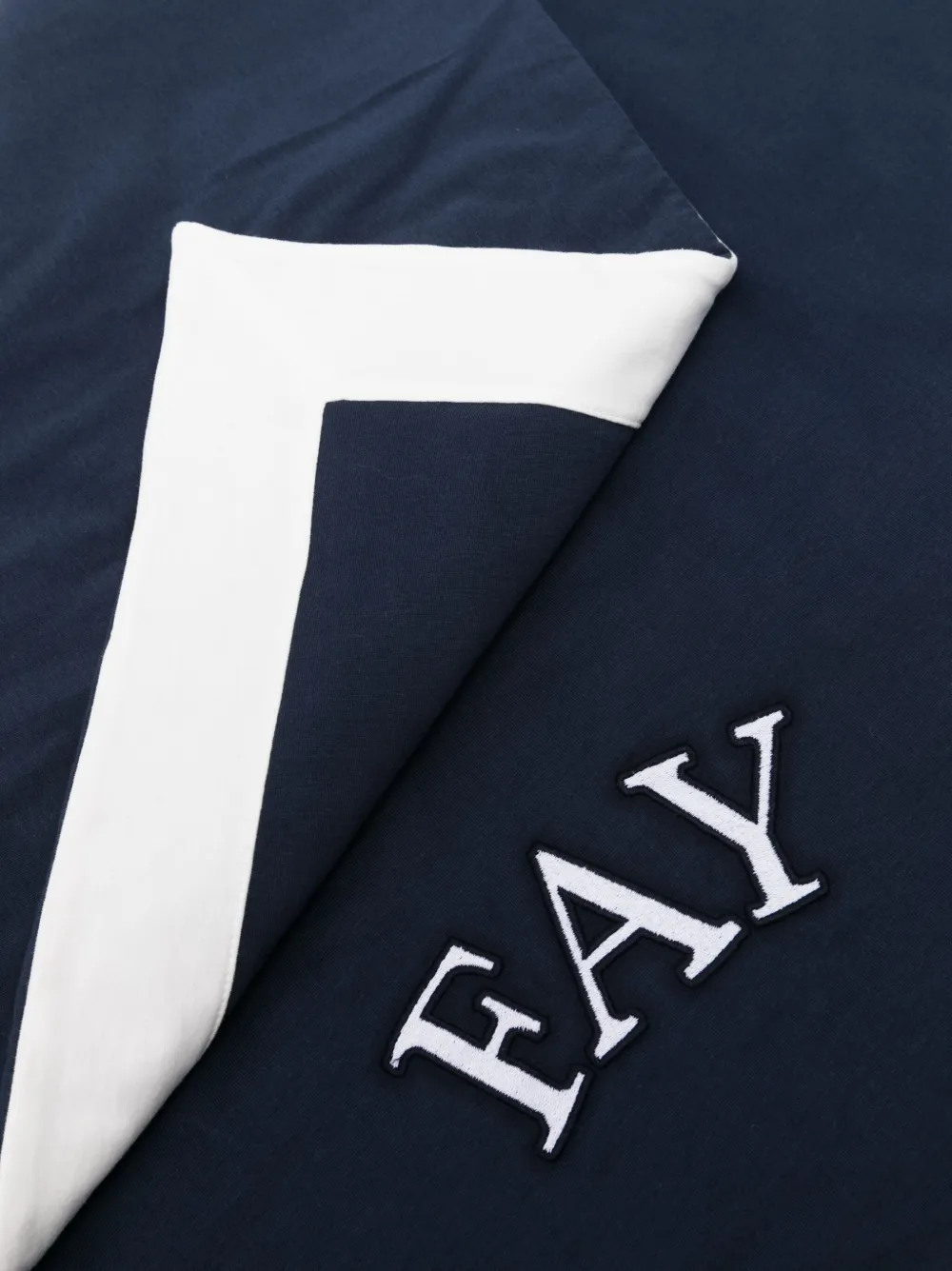 Fay Kids contrast-trim logo-embroidered blanket - Blauw