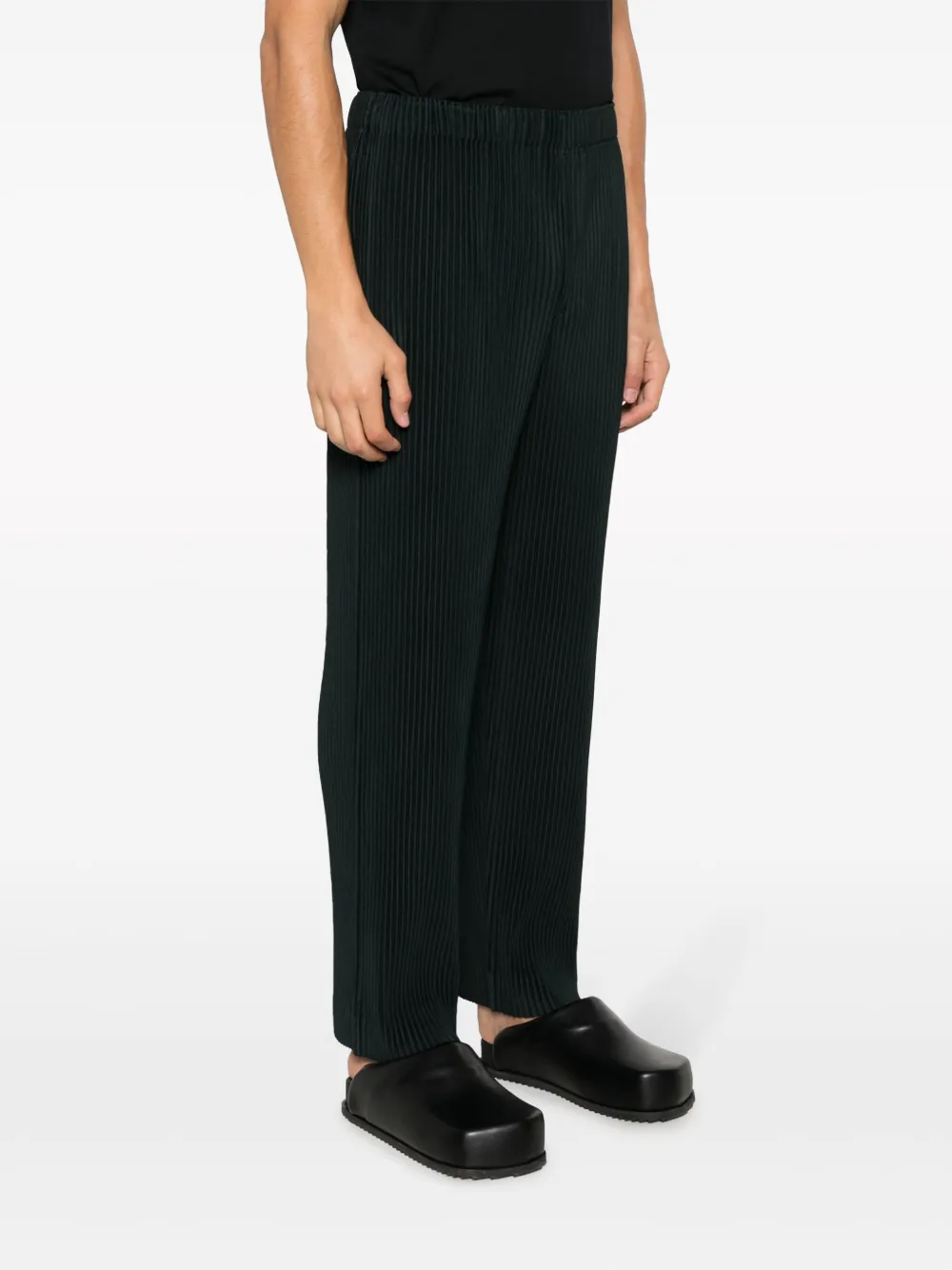 straight-leg pleated trousers