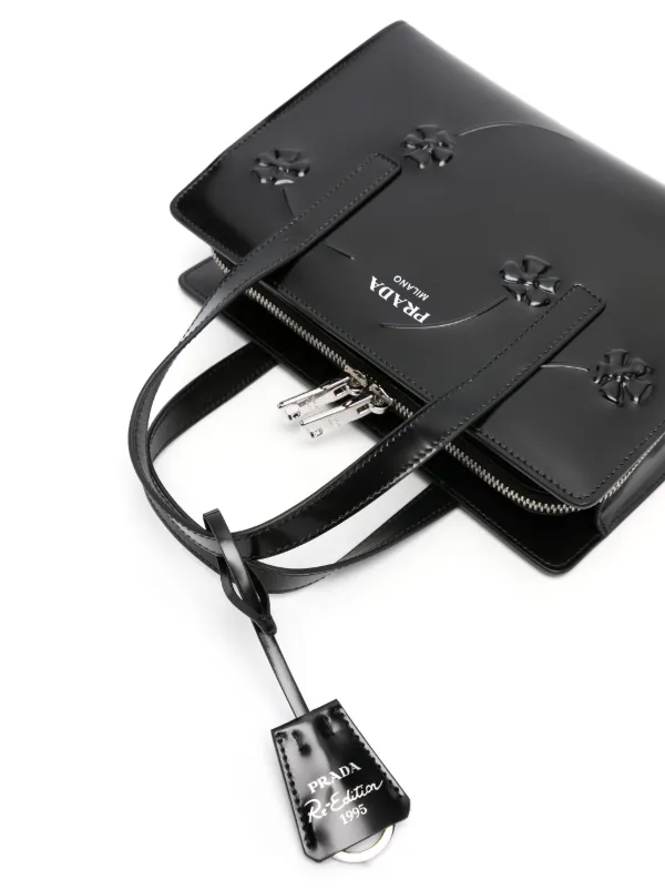 PRADA ブラック ハンドバッグ 中型 Prada Re-Edition 1995 ハンドバッグ | ブラック | FARFETCH JP