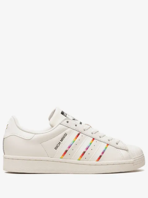 adidas tenis Superstar Pride de adidas x Rich Minsi