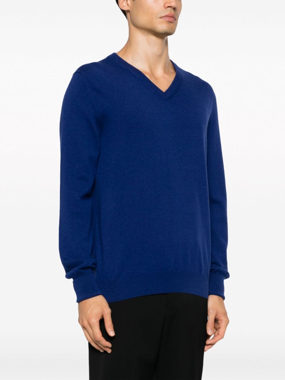 Shop Ballantyne V-neck Cashmere Jumper In Blue