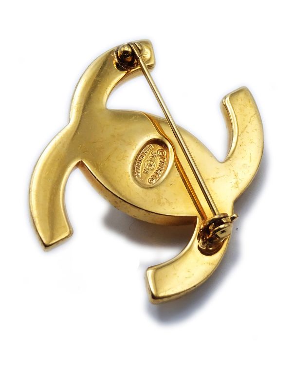 CHANEL Pre-Owned CC Turnlock Pin Brooch - Farfetch