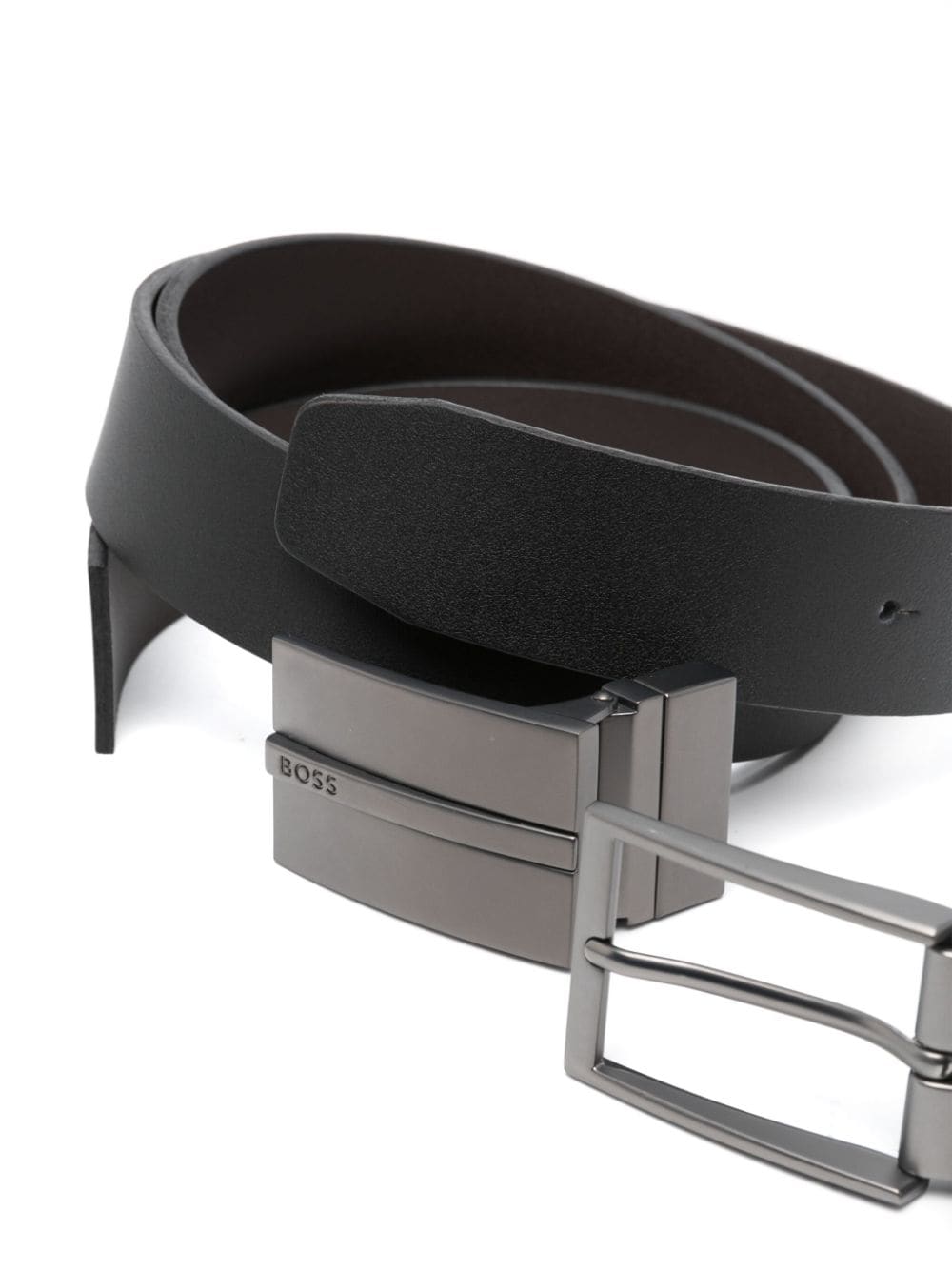 BOSS logo-engraved leather belt - Zwart