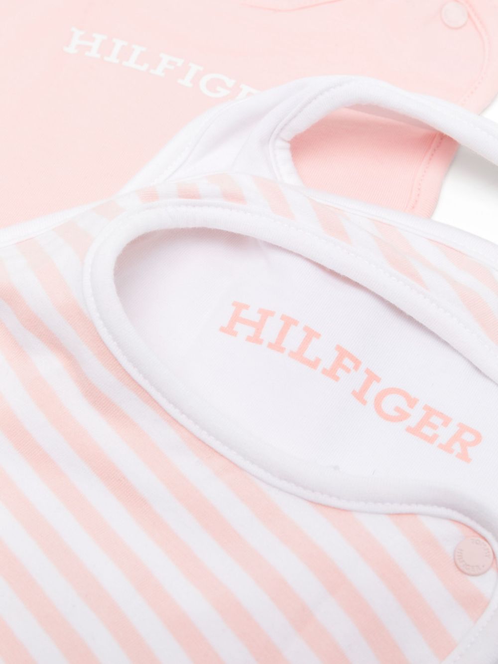 Tommy Hilfiger Junior Drie slabbetjes met geborduurd logo - Roze