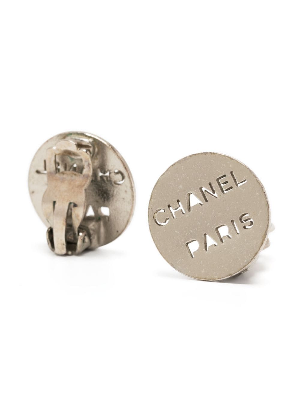 Pre-owned Chanel Logo镂空夹扣式耳环 In Silver
