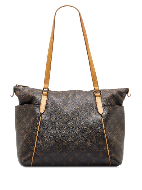 Louis Vuitton Favorite PM Shoulder Bag - Farfetch