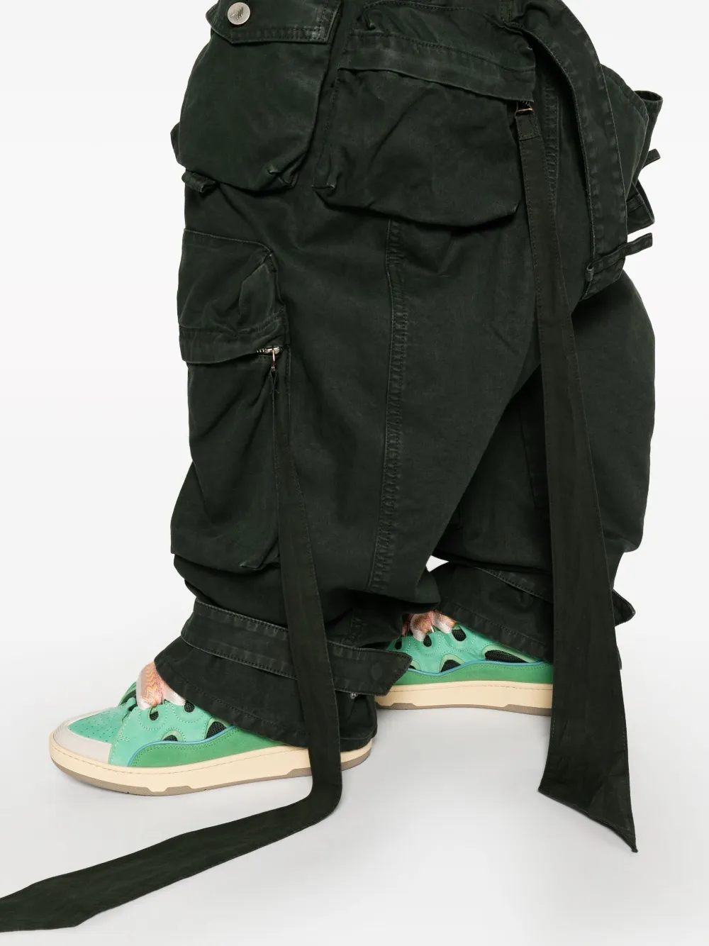 Shop Attico Fern Low-rise Cargo Pants In Grün