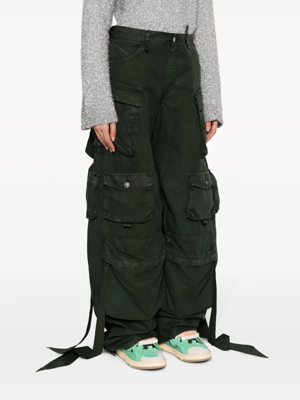 Shop Attico Fern Low-rise Cargo Pants In Grün