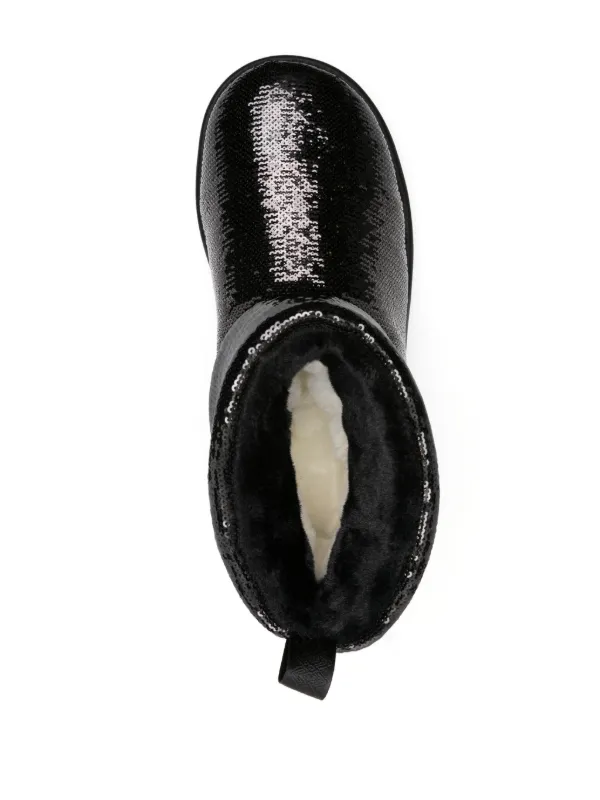 Uggs with deals fur ball