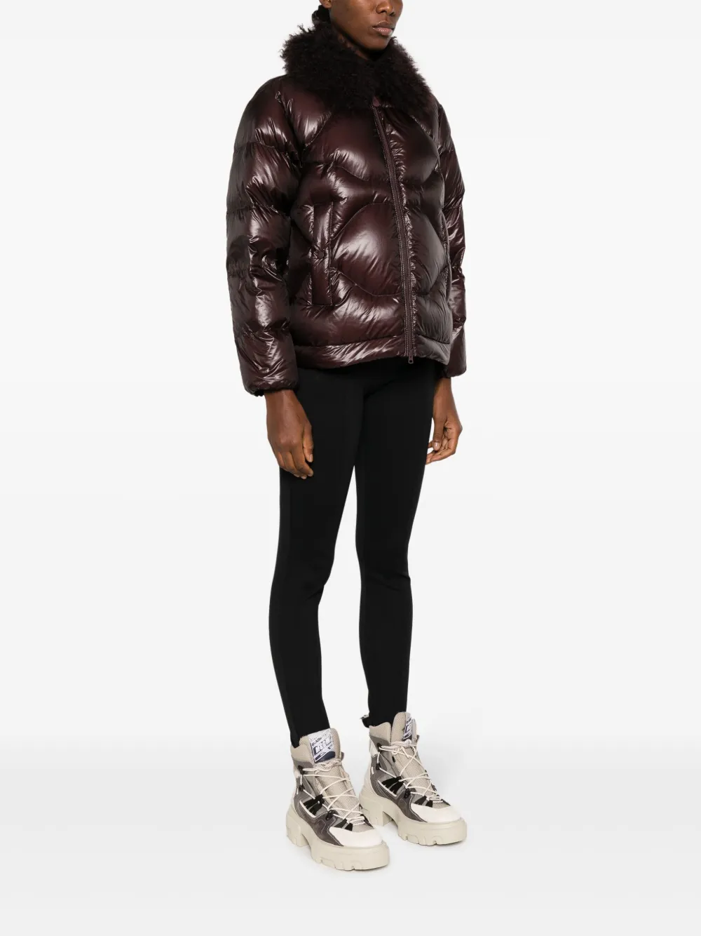 Peuterey logo-patch quilted jacket - Rood