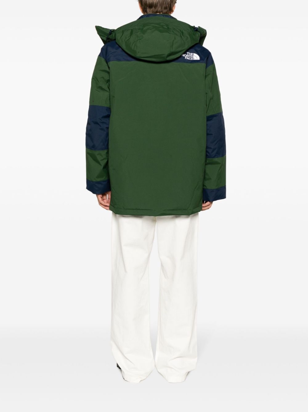 Shop The North Face Logo-embroidered Padded-design Coat In Green