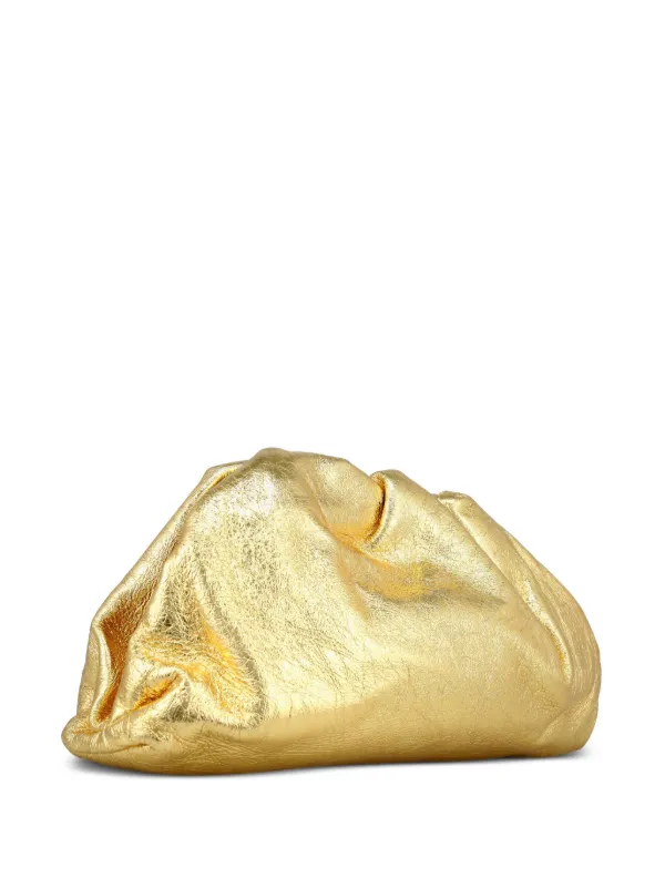 【VIP SALE】BOTTEGA VENETA メタリックゴールド POUCH クラッチ Bottega Veneta The Chain Pouch Leather Clutch | Saks Fifth