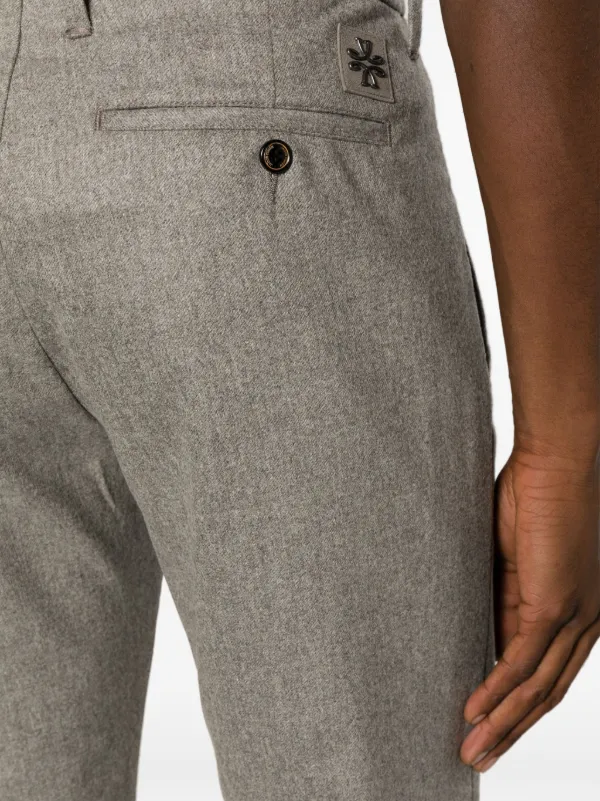pantaloni carrot fit uomo