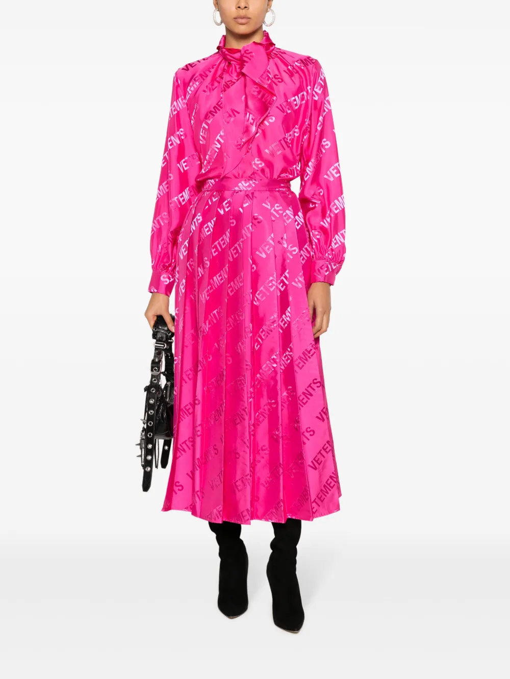 VETEMENTS logo-print pleated skirt - Roze