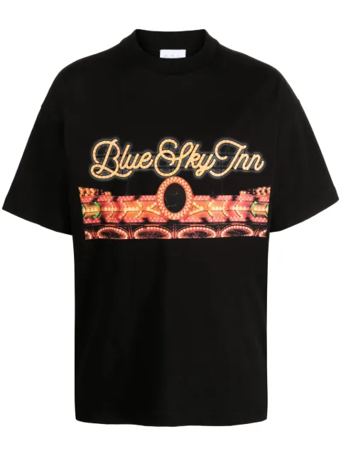 BLUE SKY INN playera con logo estampado