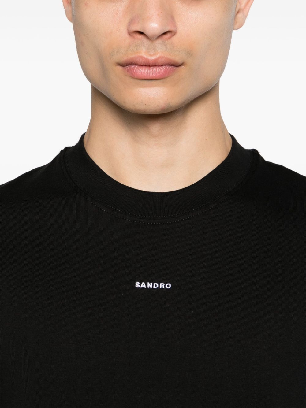 Shop Sandro Logo-embroidered Cotton T-shirt In 黑色