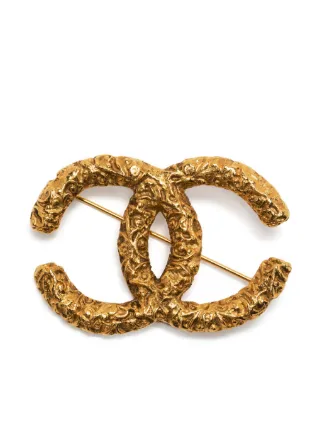 CHANEL Pre-Owned CC baroque-pattern Brooch | Gold | FARFETCH