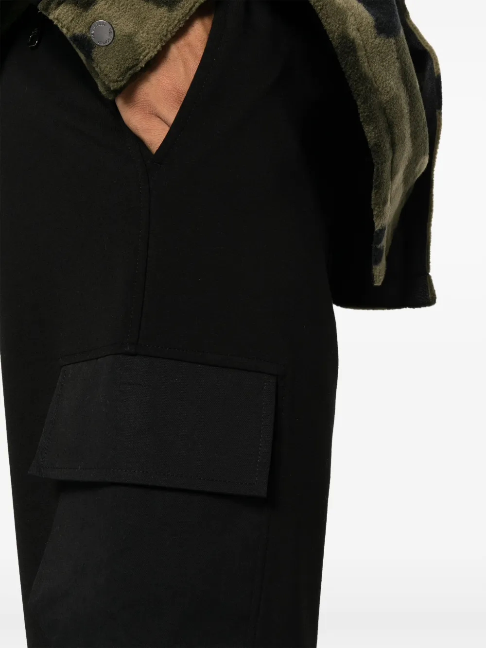 Neil Barrett Cargo-pocket Tapered Trousers In Schwarz