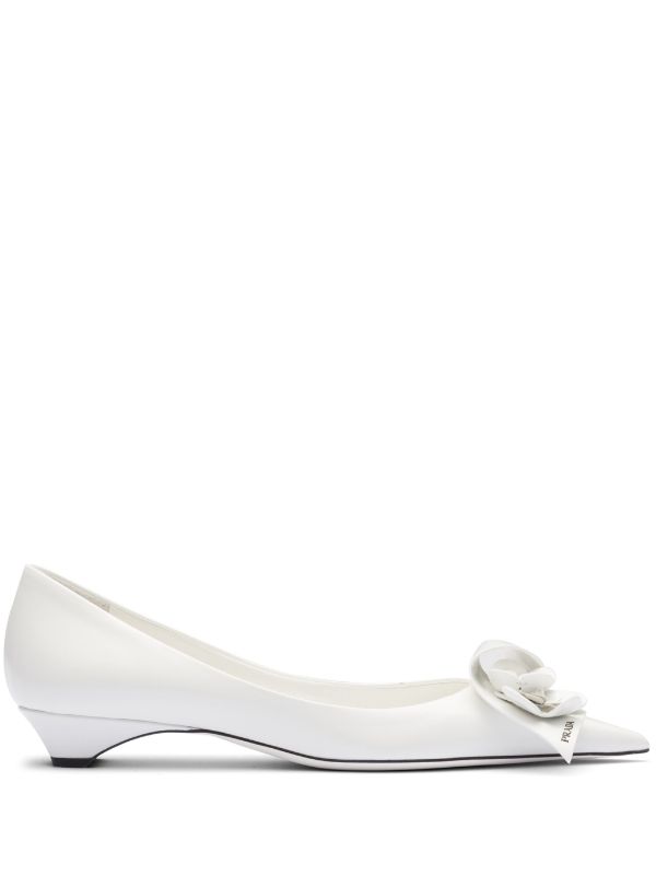 Leather hotsell pumps white