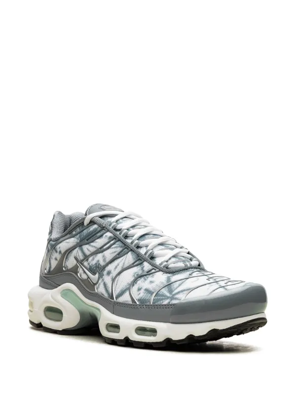 white air max plus men