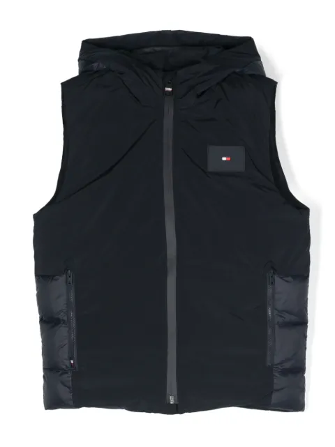 Tommy Hilfiger Junior chaleco con capucha y parche del logo