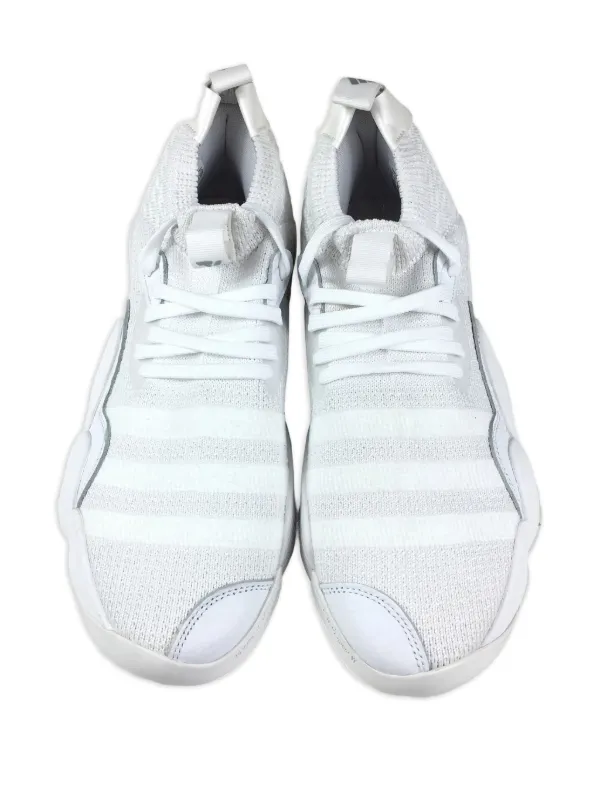 trae young white shoes