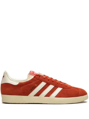 Adidas Gazelle スエードスニーカー | レッド | FARFETCH JP