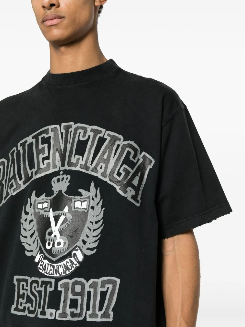 BALENCIAGA 黒 Tシャツ ロゴプリント Balenciaga グラフィック Tシャツ | ブラック | FARFETCH JP