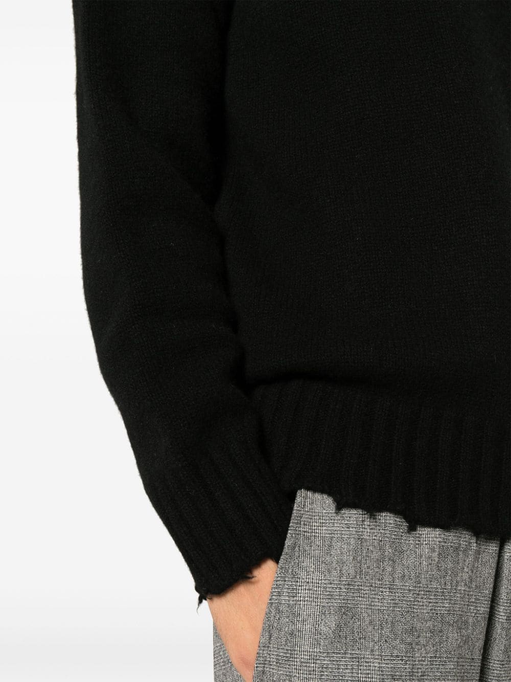 Shop Isabel Benenato Crew-neck Fine-knit Jumper In Black