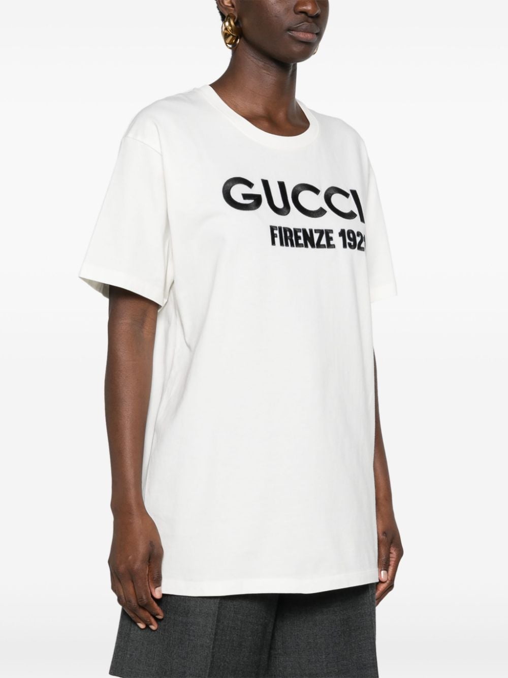 Gucci T-shirt met geborduurd logo Beige