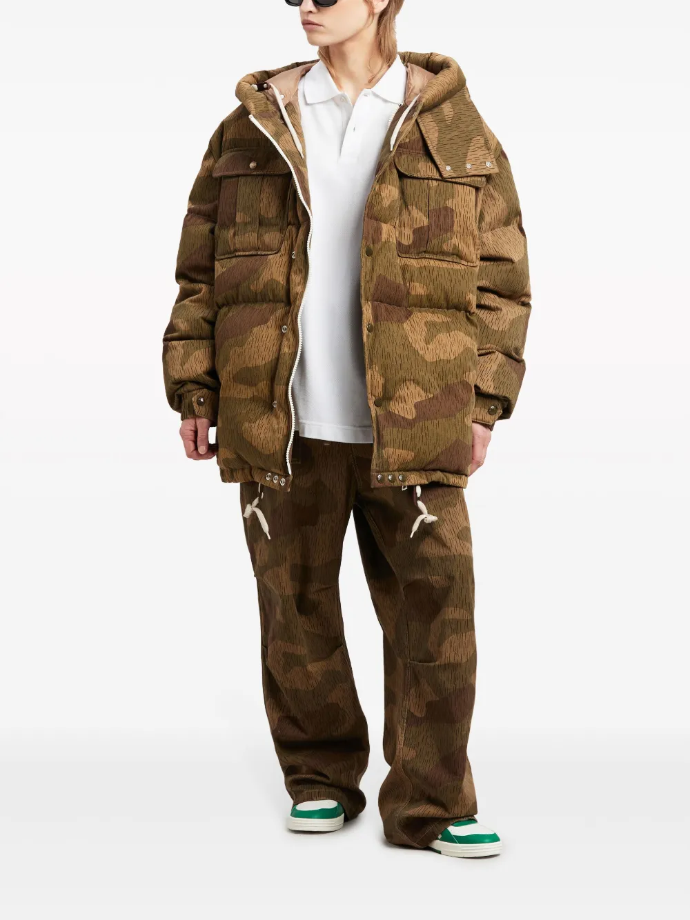 Moncler x jas met camouflageprint Bruin