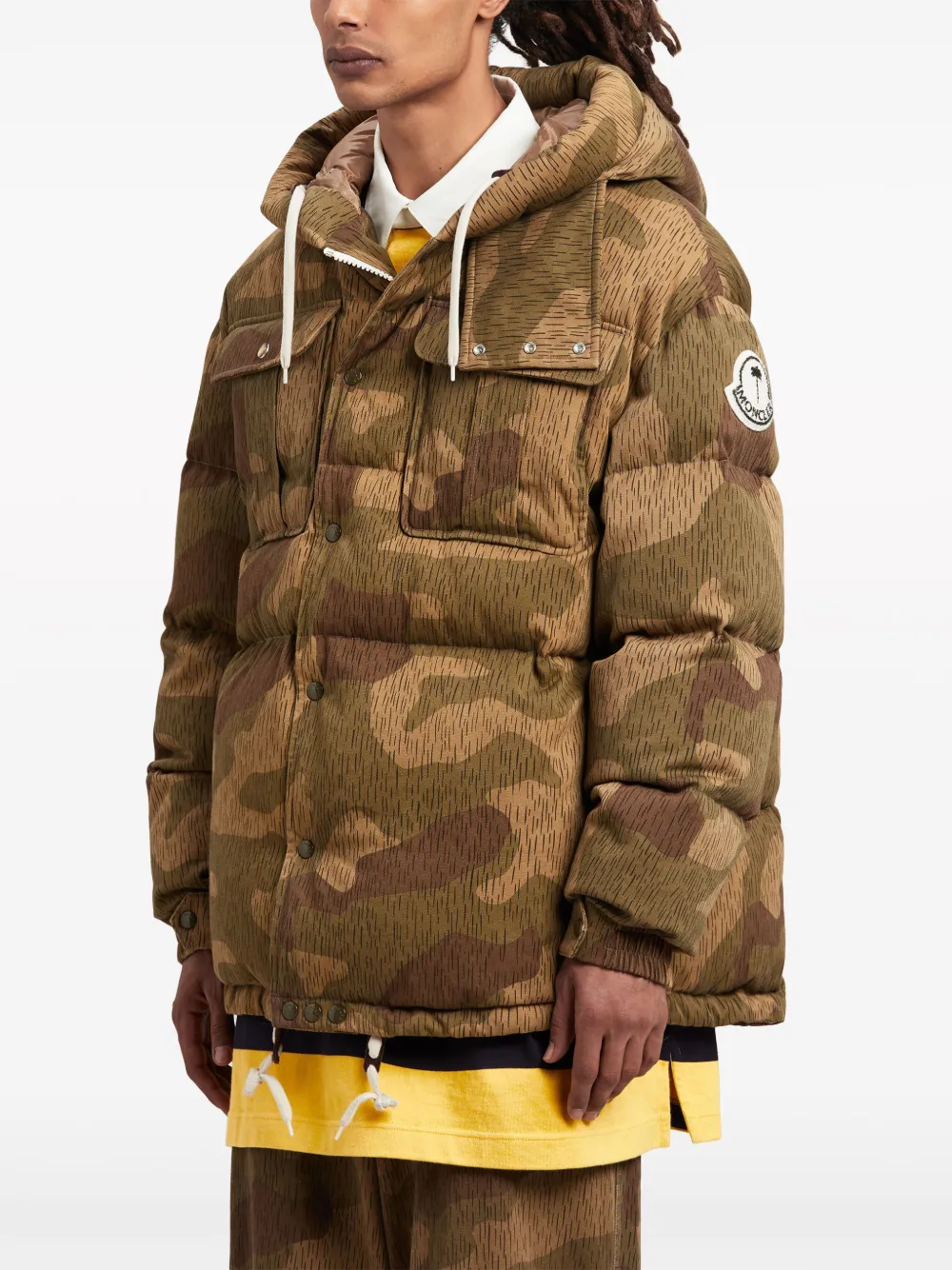 Moncler x jas met camouflageprint Bruin