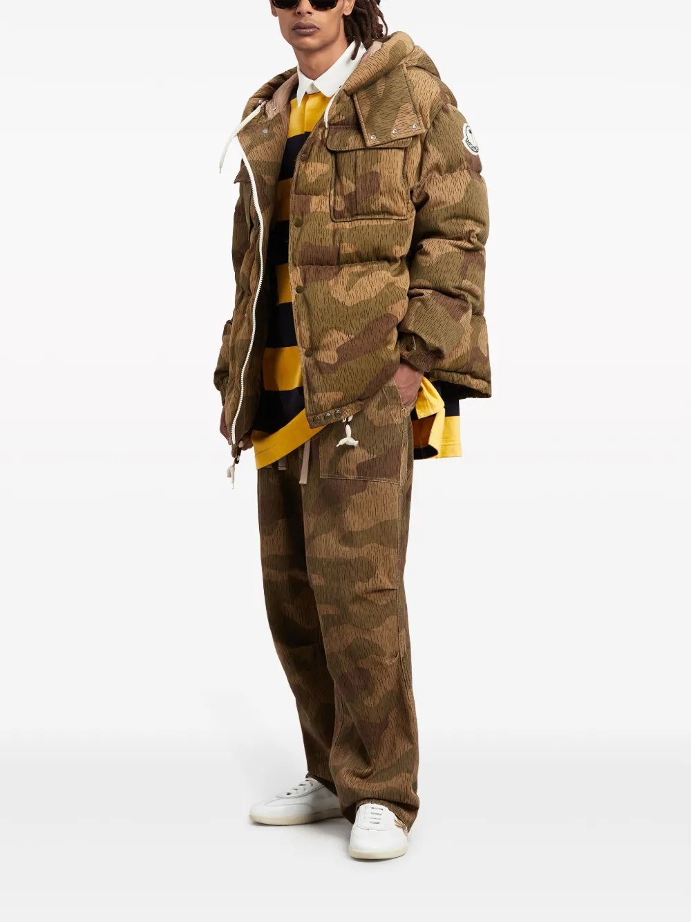 Moncler x jas met camouflageprint Bruin