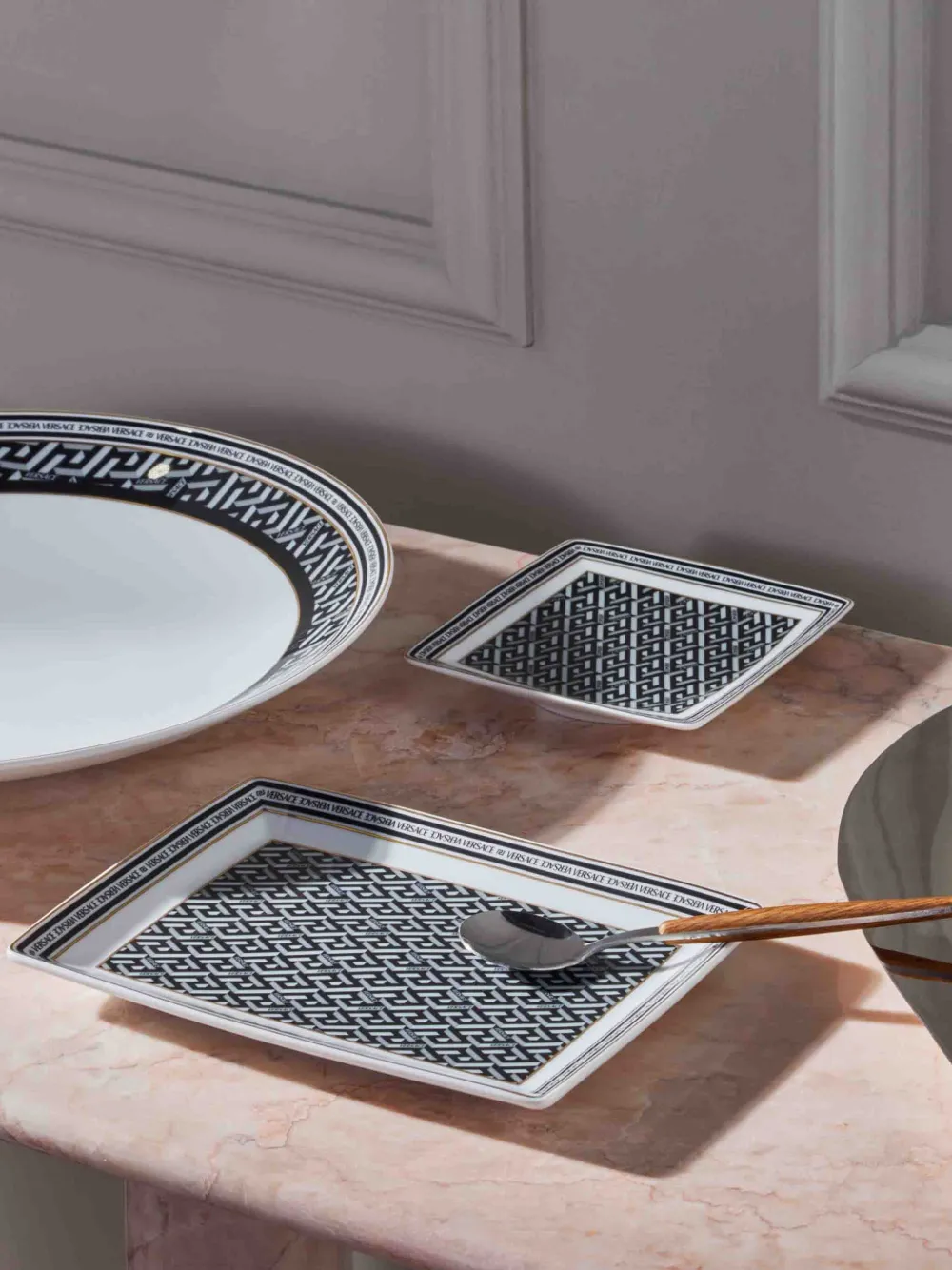 Versace La Greca Signature Porcelain Platter In Black