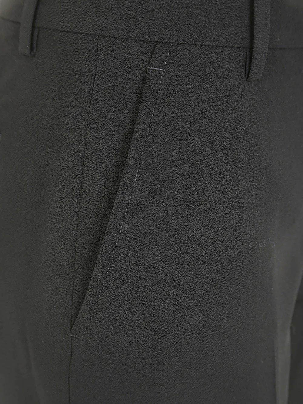 AMI Paris Crêpe broek met toelopende pijpen Zwart