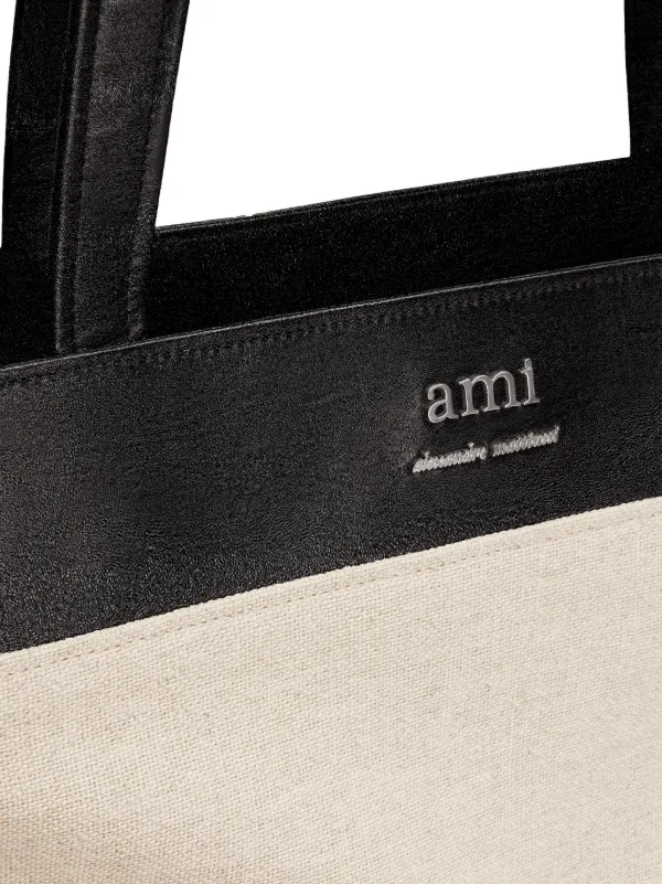 人気！【AMI PARIS】パネル ハンドバッグ AMI Paris パネル ハンドバッグ | ニュートラル | FARFETCH JP