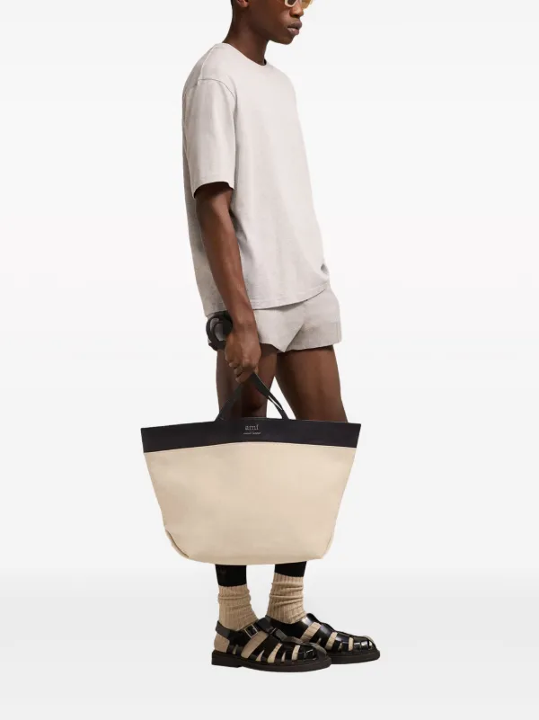 人気！【AMI PARIS】パネル ハンドバッグ AMI Paris パネル ハンドバッグ | ニュートラル | FARFETCH JP