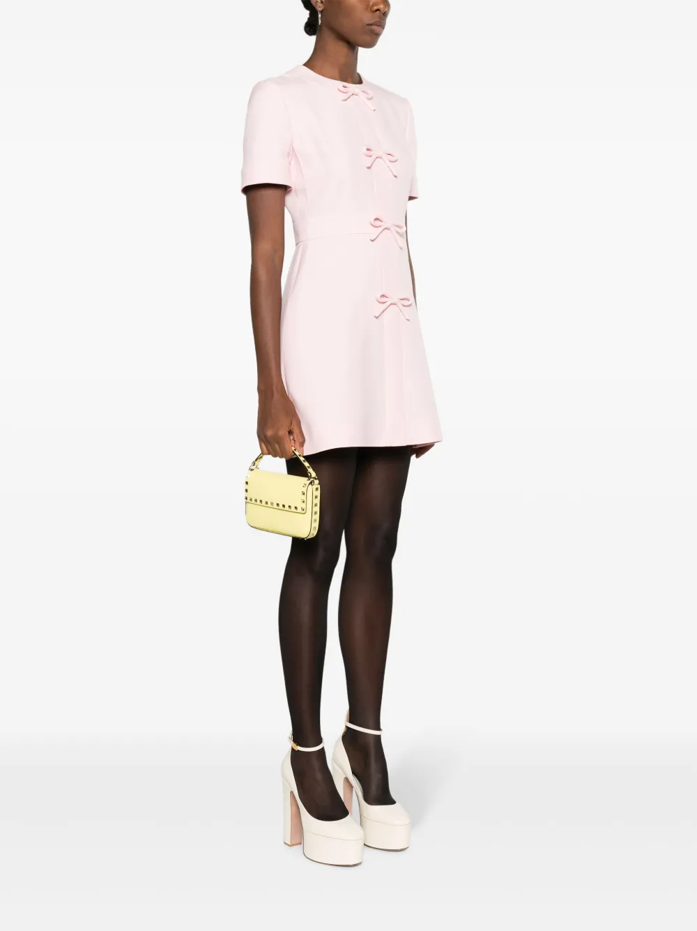 Valentino Garavani Rockstud leather shoulder bag - Geel