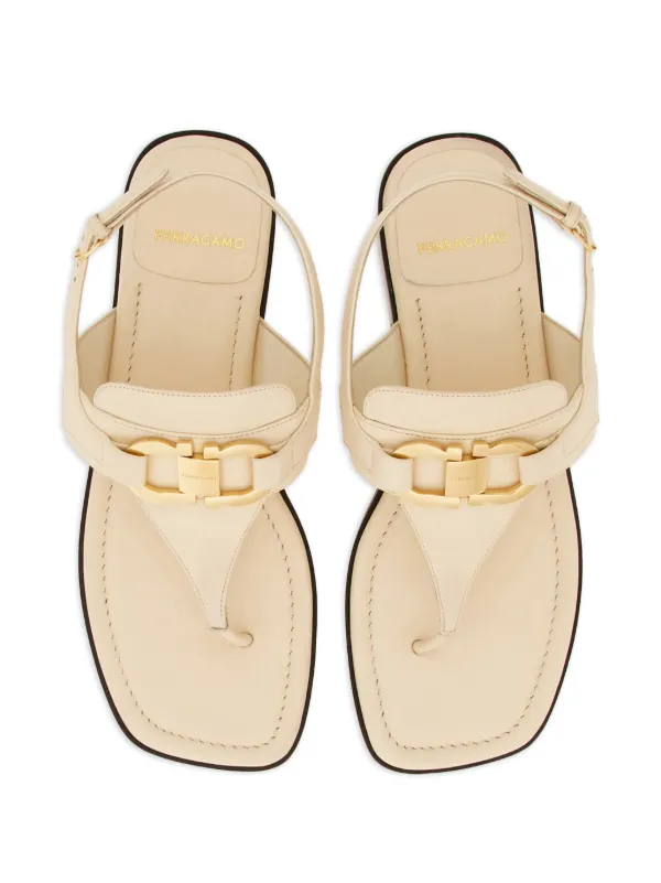 Ferragamo ガンチーニバックル サンダル | ホワイト | FARFETCH JP