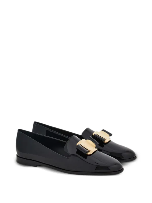 Ferragamo ニュー ヴァラ ローファー | ブラック | FARFETCH JP