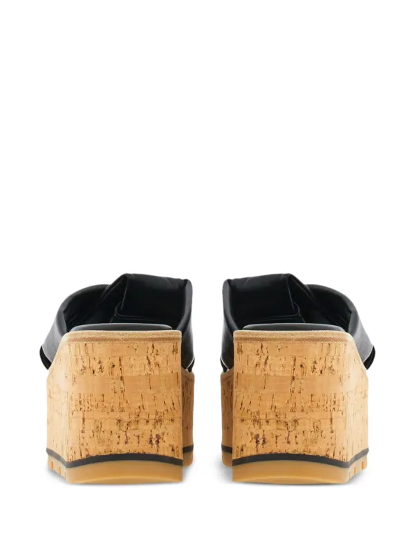 【送料&関税込】Ferragamo Leather Sandals With Logo Ferragamo logo-print Leather Sandals | Black | FARFETCH