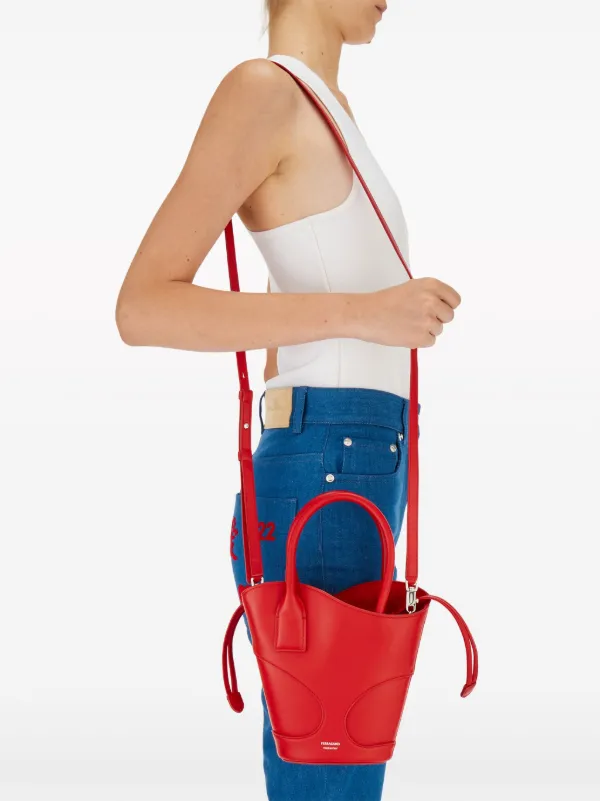 FERRAGAMO レディース カット アウト ミニバッグ Ferragamo カットアウト レザーミニバッグ | レッド | FARFETCH JP