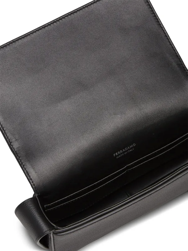 Ferragamo ガンチーニバックル レザーメッセンジャーバッグ