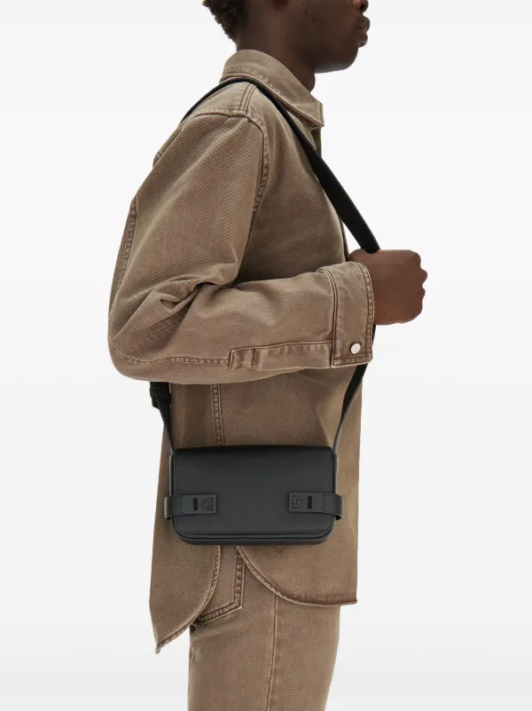Ferragamo★ガンチーニバックル メッセンジャーバッグ Ferragamo ガンチーニバックル レザーメッセンジャーバッグ