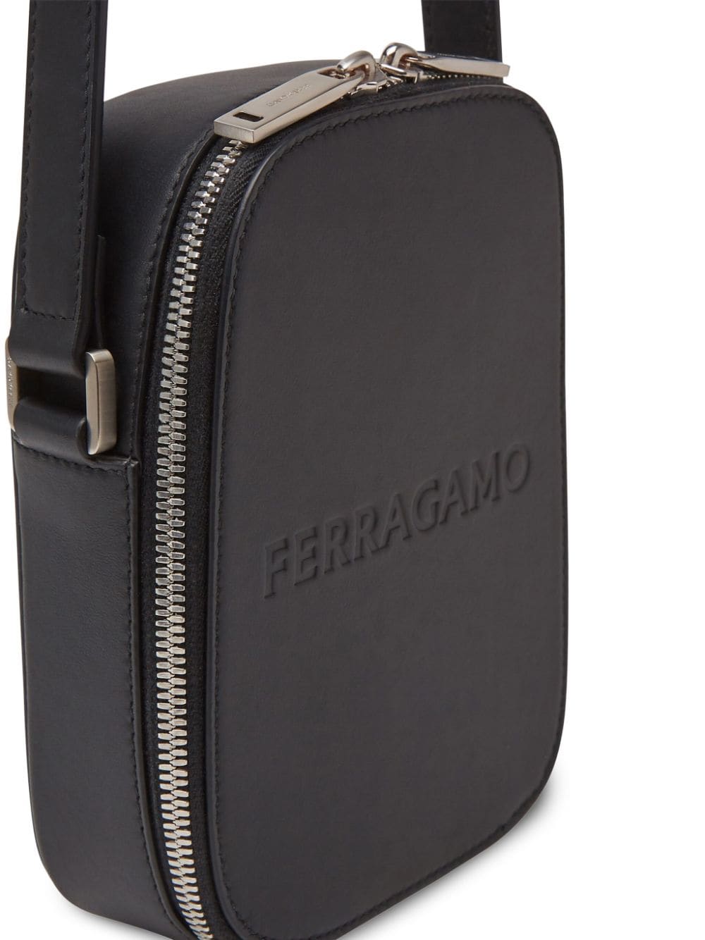 Shop Ferragamo Logo-debossed Leather Shoulder Bag In Schwarz