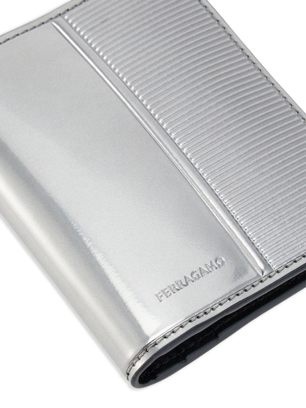 Shop Ferragamo Bi-folld Leather Cardholder In Silver