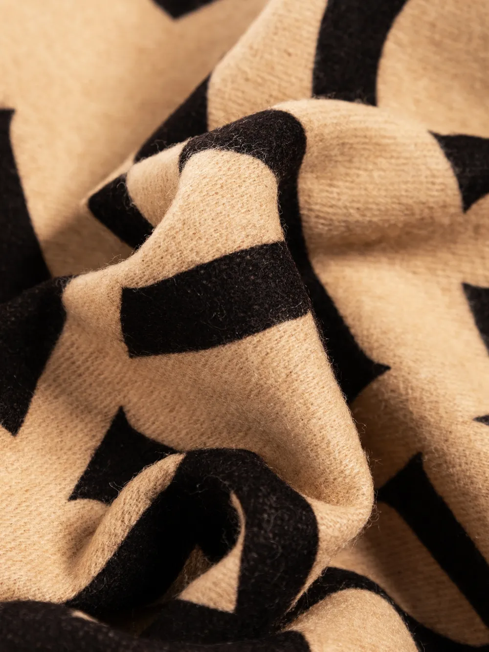 Ferragamo Sjaal met tekst Beige