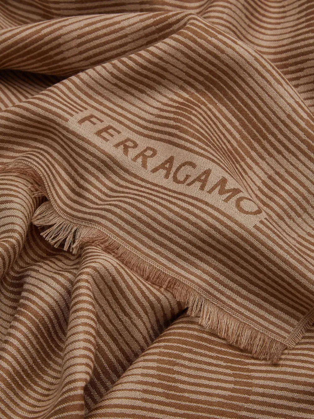 Ferragamo Sjaal met franje - Bruin