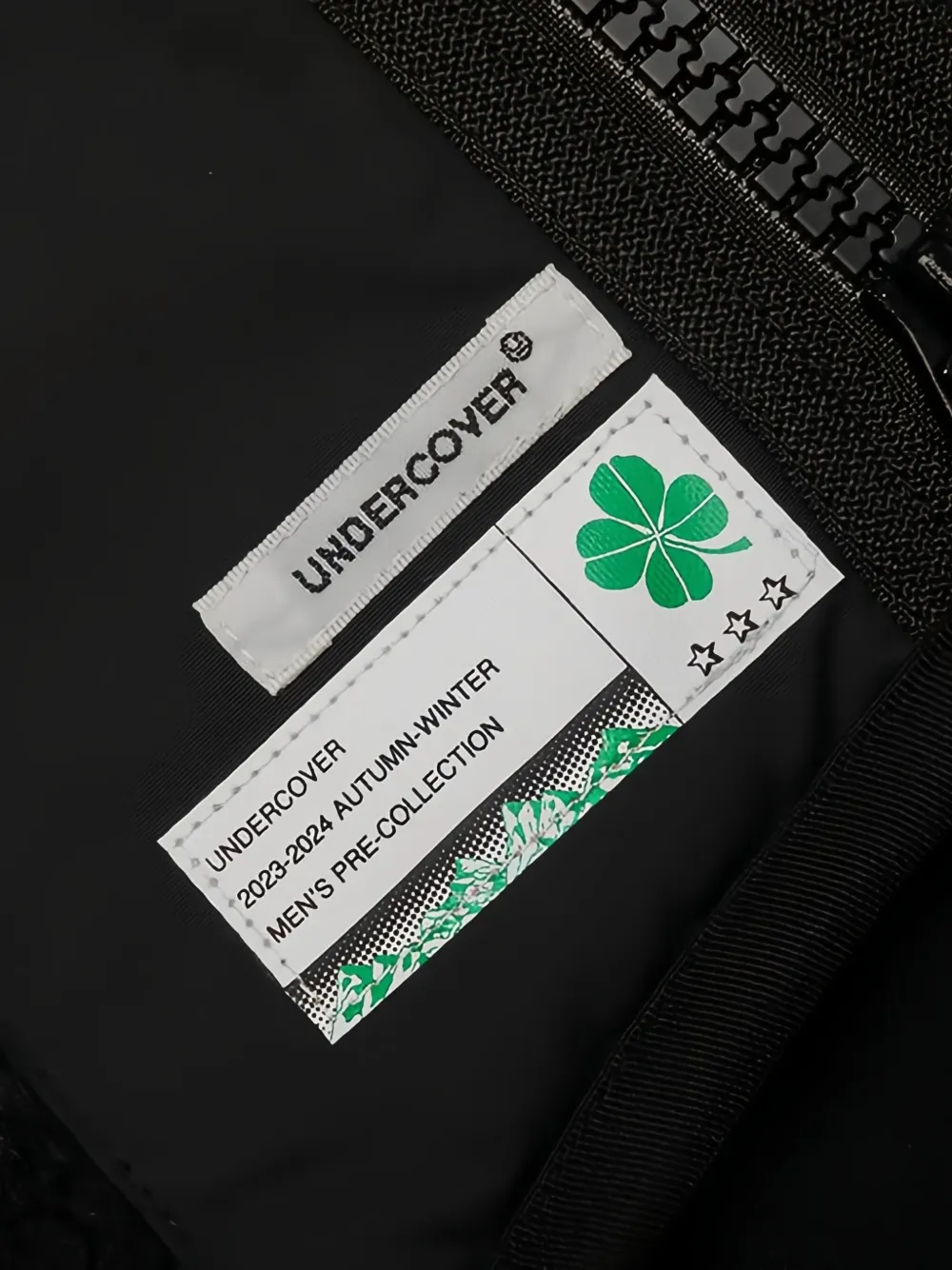 Undercover Zip-up Neck Warmer In Black
