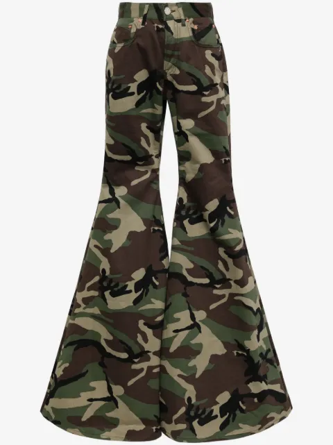 VETEMENTS pantalones acampanados con estampado militar